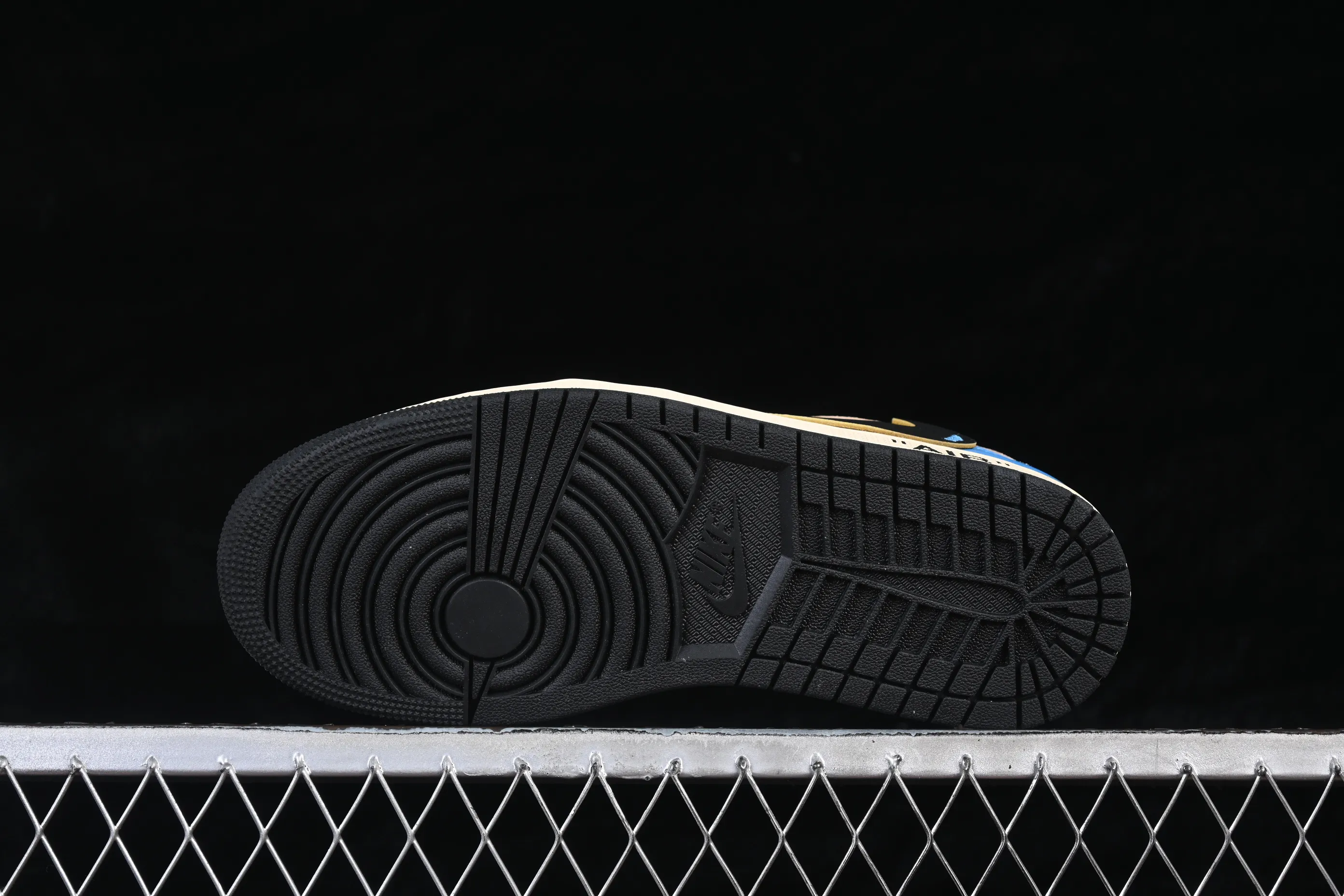 All Categories Air Jordan Jordan Series Basketball Shoes Air Jordan 1 Low Travis Scott x Air Jordan 1 Low OG AJ1 Joe 1 Joint Overhead XZ6868-006